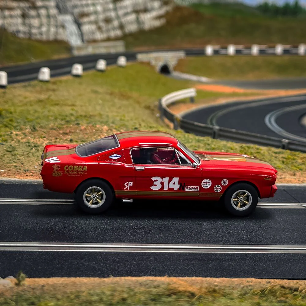 C4658 Shelby GT350H - Red and Gold - Image 8