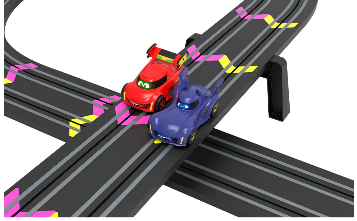 G1185M My First Scalextric Batwheels Batman vs Robin Battery Powered Race Set - Image 7