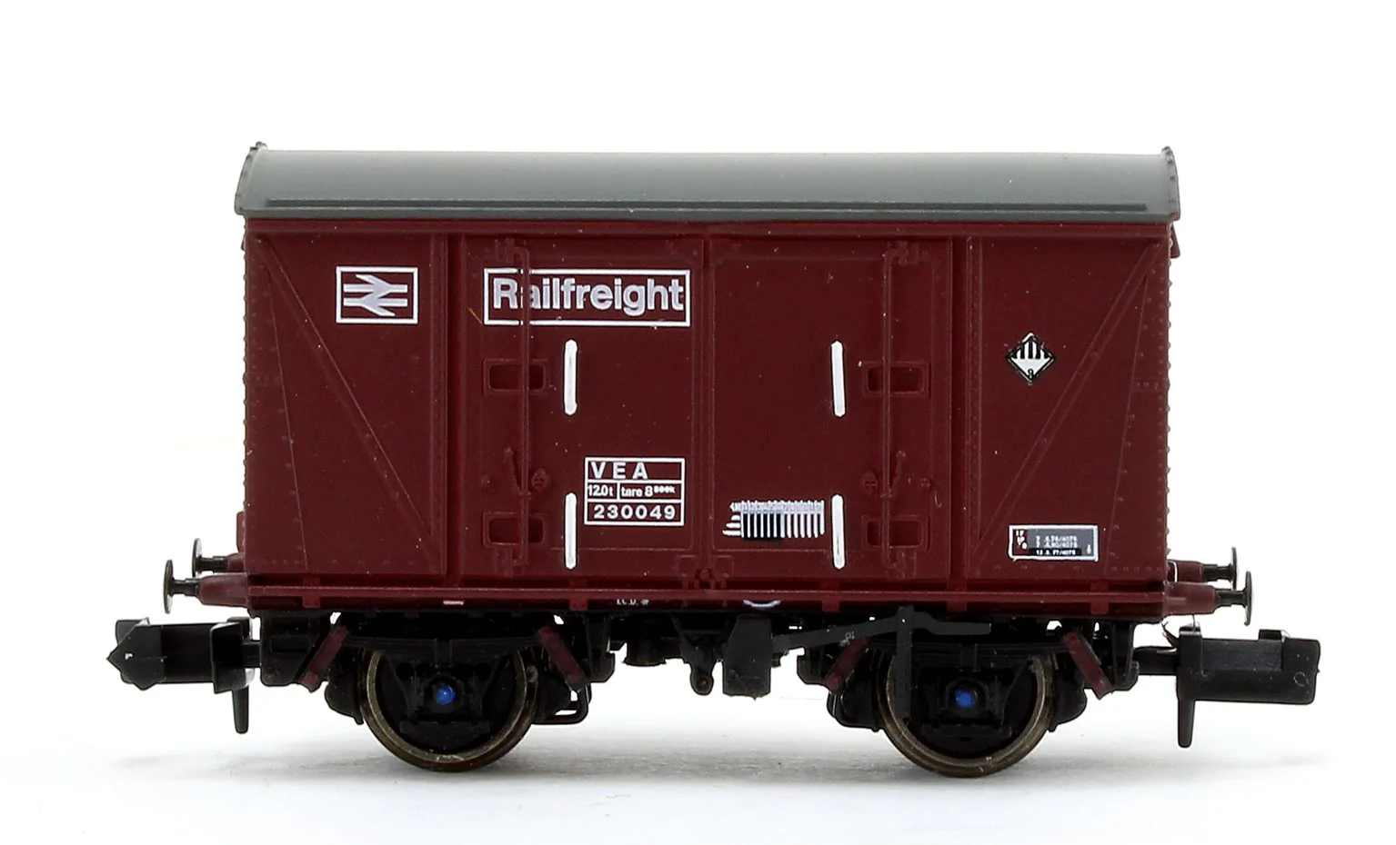 BR Maroon (Pristine) Railfreight VEA Munitions Van #230049 - Image 3