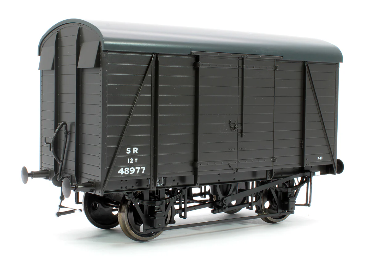 7F-069-001 Southern Railway 12T Van Grey 48977