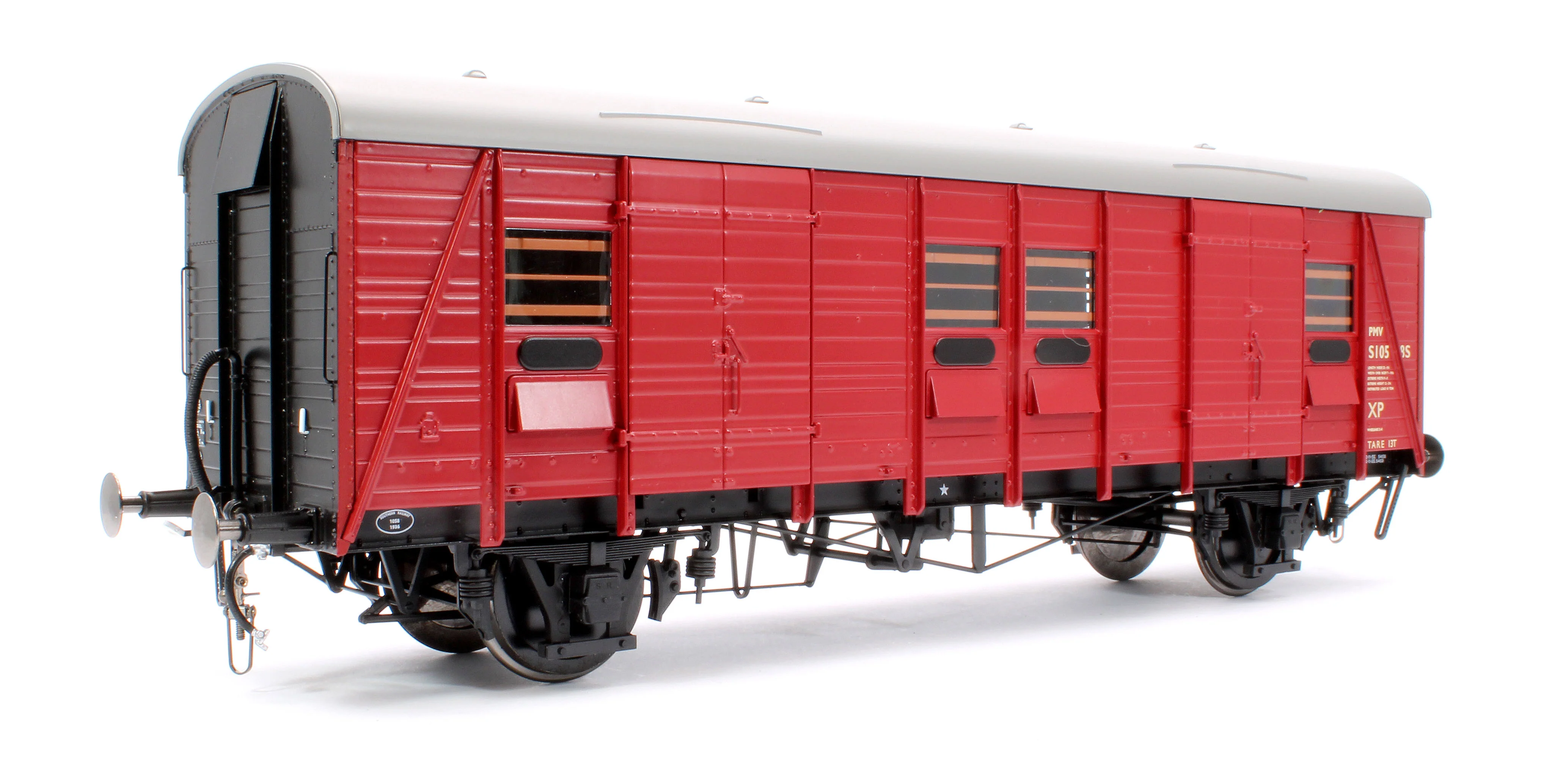 9151 SR Parcels & Miscellaneous Van (PMV) BR Crimson S10585 (uneven planks)