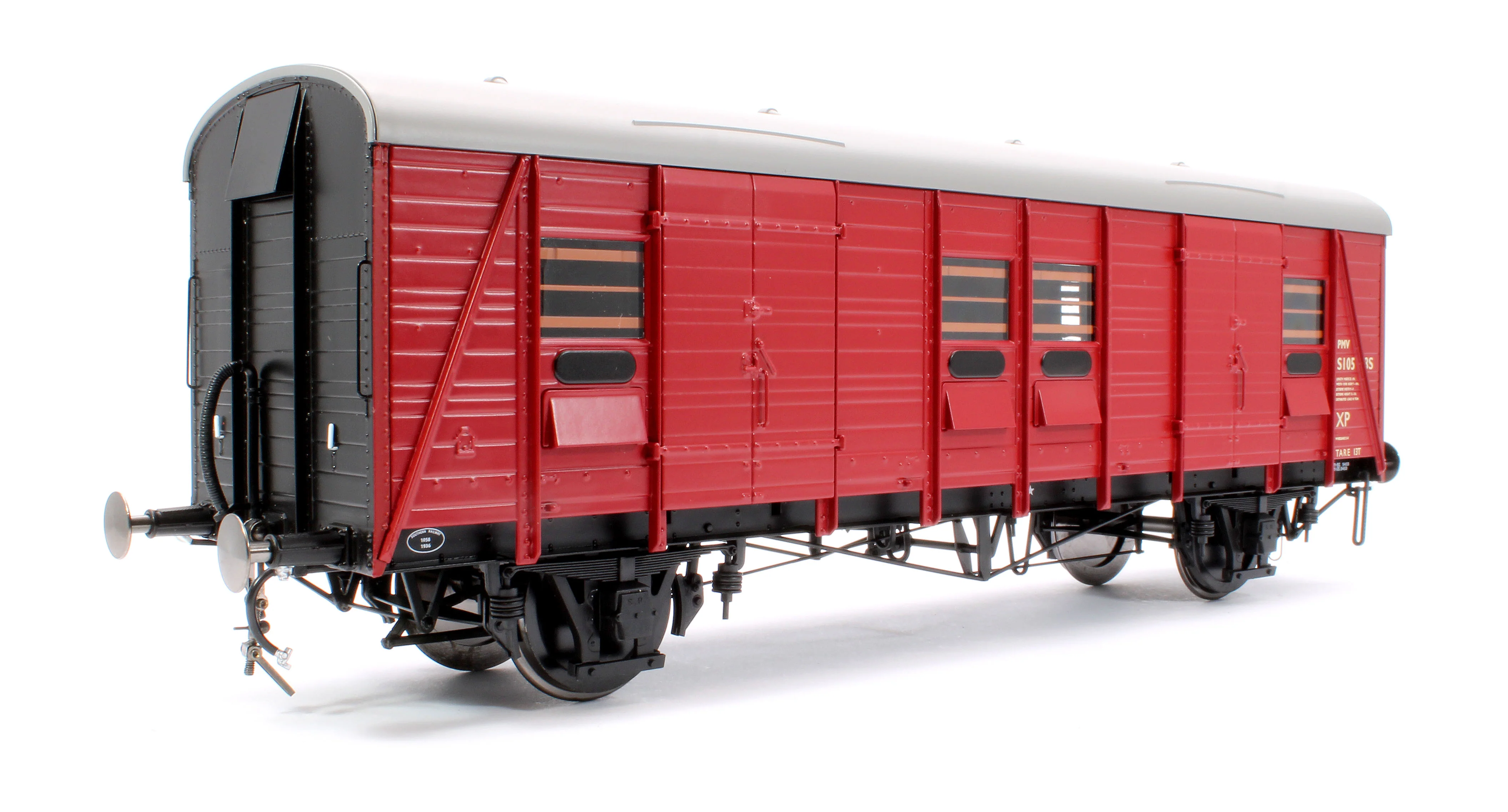 9151 SR Parcels & Miscellaneous Van (PMV) BR Crimson S10585 (uneven planks) - Image 3