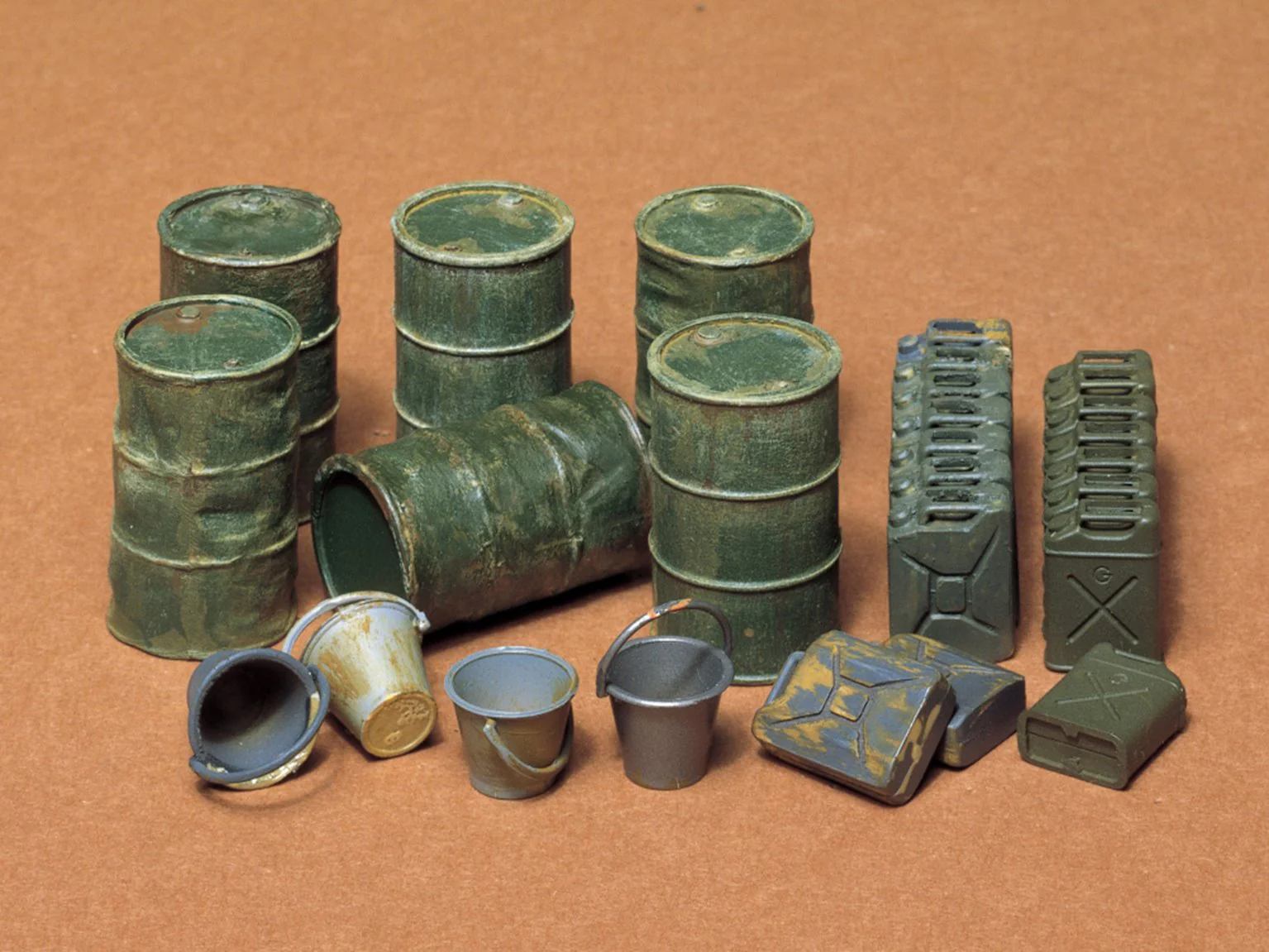 35026 1/35 Military Miniature Series no.26 Jerry Can Set Kit