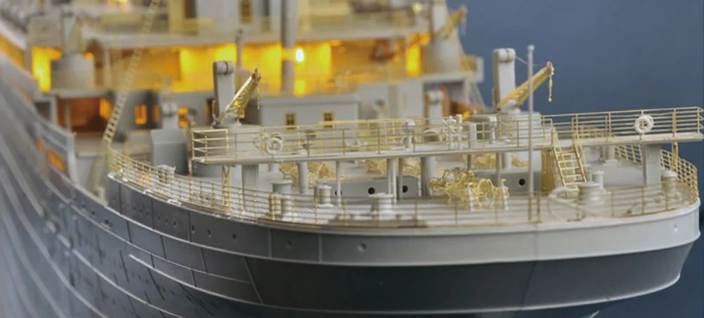 PKTM03719 Titanic Model Kit with LED Light Set - Image 10
