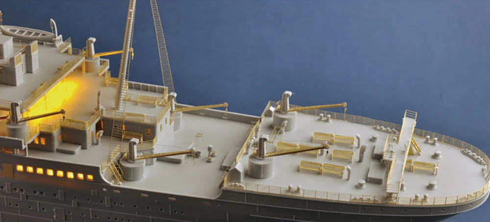 PKTM03719 Titanic Model Kit with LED Light Set - Image 11