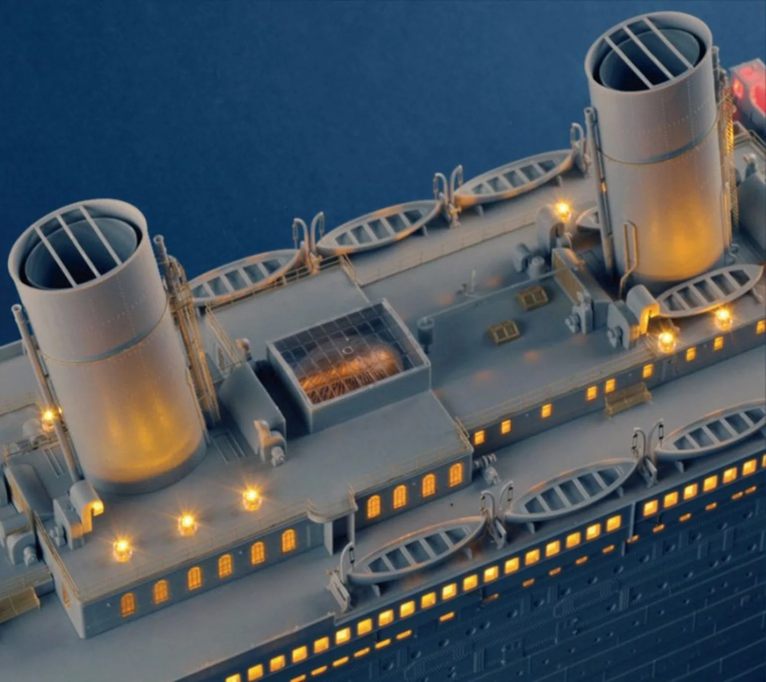 PKTM03719 Titanic Model Kit with LED Light Set - Image 5