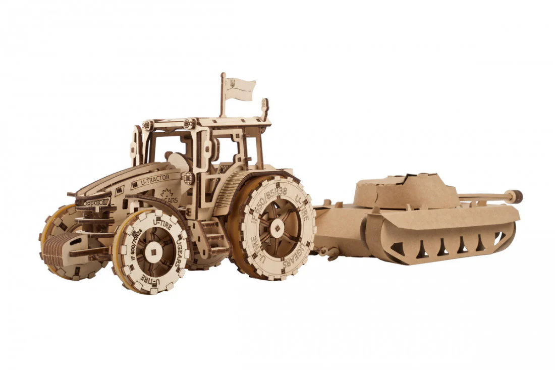 UG70184 The Tractor Wins Mechanical Model Kit