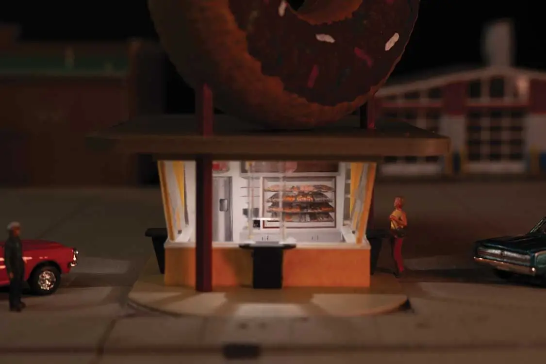 933-4702 Spaces Hole In One Donut Shop Interior Model Kit - Image 2