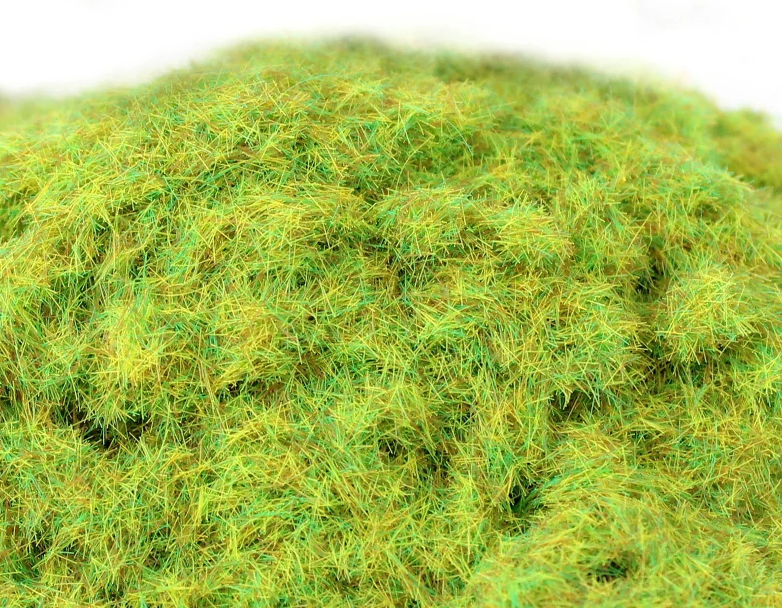 WSG4-008 WWS 4mm Spring Static Grass - 500ml Canister - Image 2